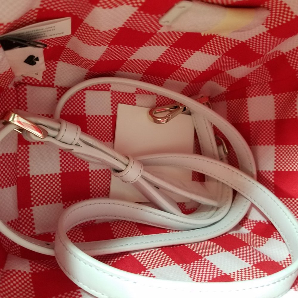 MAKE AN OFFER  Kate Spade Wicker Picnic Basket Strawberry White - Picture 10 of 13